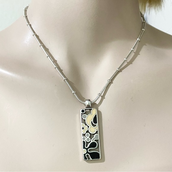 Retired BRIGHTON “Spring Hill” Black/Cream Enameled Flowers Pendant Necklace - Picture 2 of 15